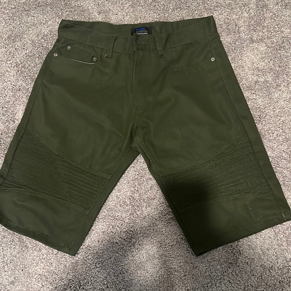 34 waste green shorts
